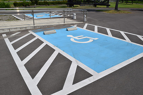 身障者駐車場・高齢者優先駐車場