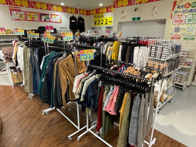 衣料品も格安で販売。すべて新品！
掘り出し物を見つけに来てください。