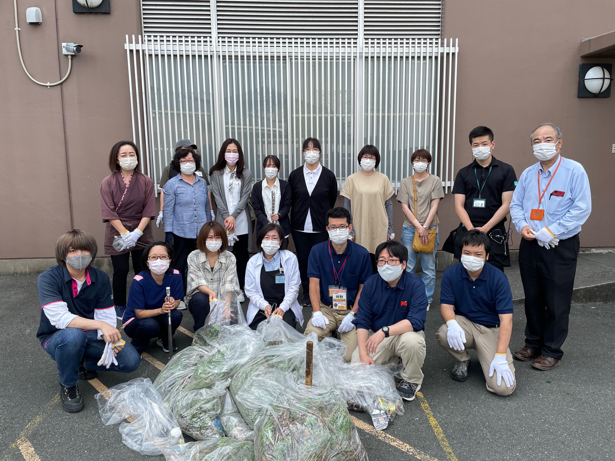 お店の周りのお掃除をしました!