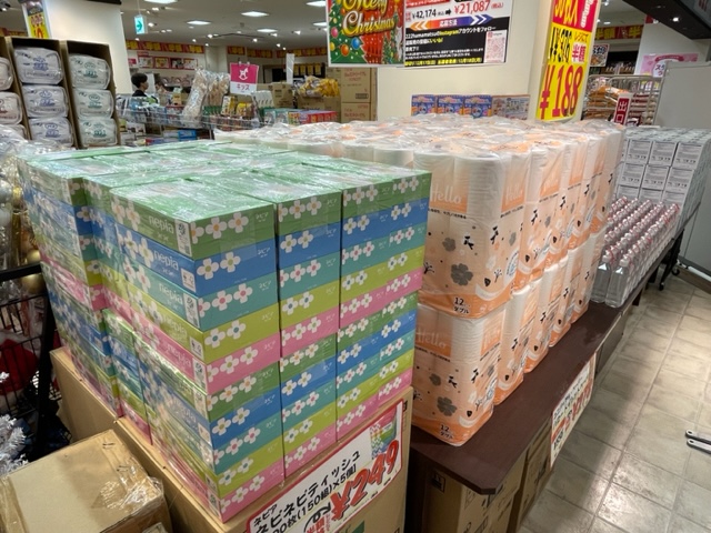 人気のテッシュやトイレットペーパー、マスクなどの日用品
